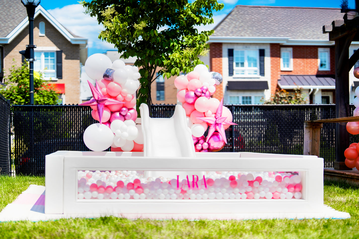 Piscine À Balles (The Ball Pit)
