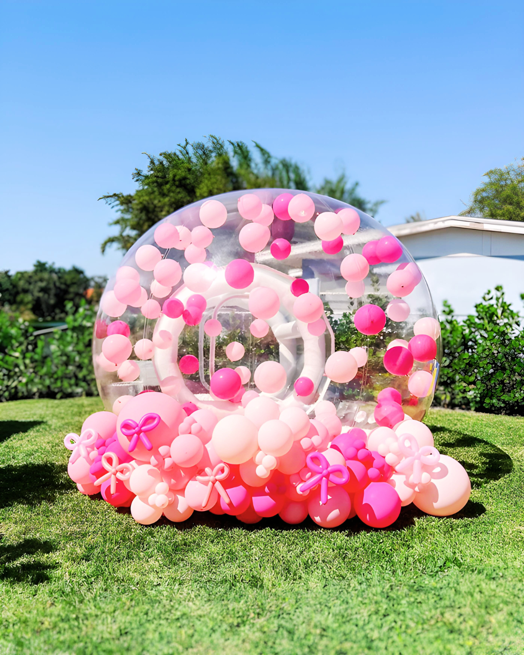 Maison à bulles avec trampoline