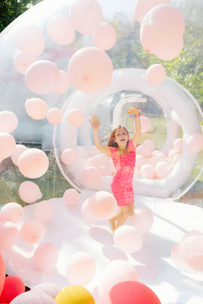 Maison à bulles avec trampoline